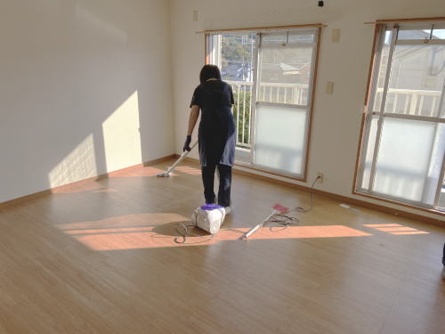 お墓掃除作業画像