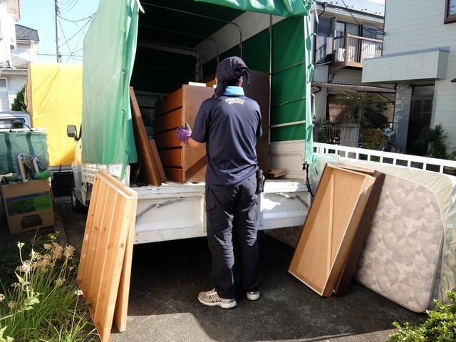 町田市小山町の家具リサイクル回収作業画像